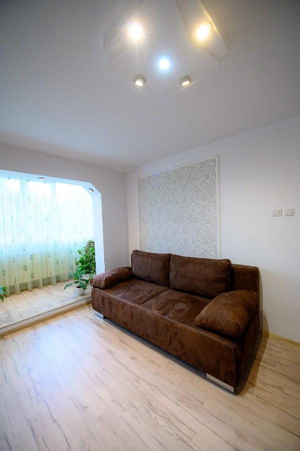 Alice Apartment Arad Buitenkant foto