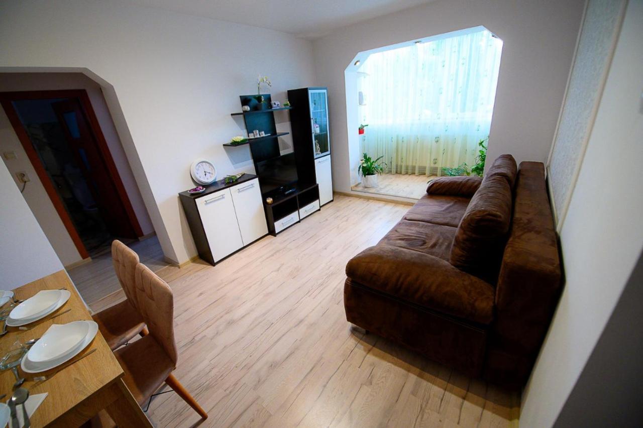 Alice Apartment Arad Buitenkant foto